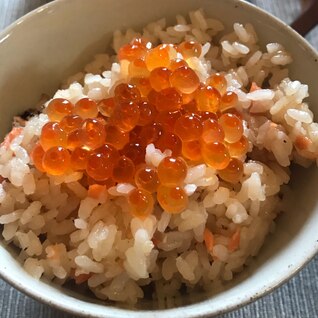 土鍋で作る！シャケいくらご飯！